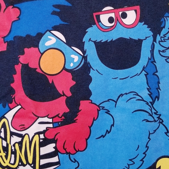 Sesame Street Everyday I'm Shuffling tshirt. Small - Picture 3 of 8